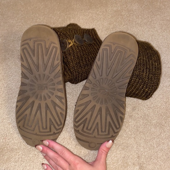 UGG Boots - Picture 5 of 6